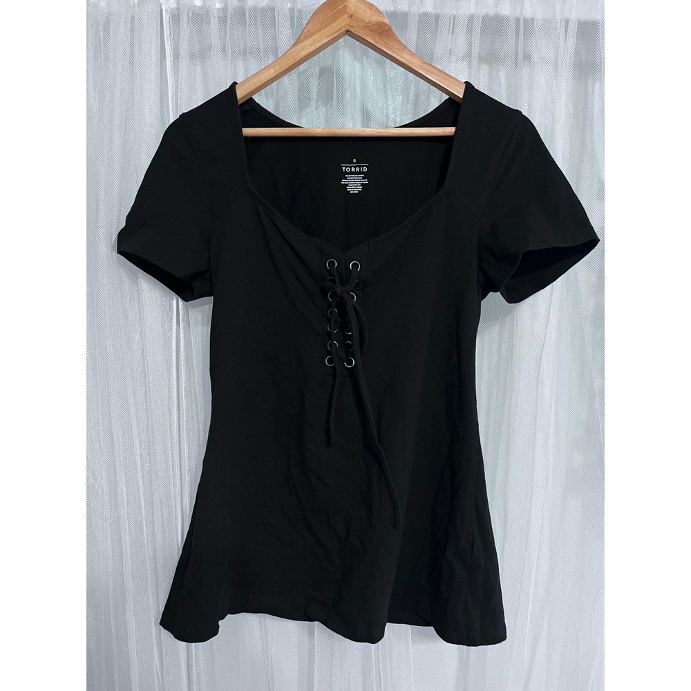 Torrid Womens Size 0 Black Lace Up Front Sweetheart Neck Short Sleeve Knit Top